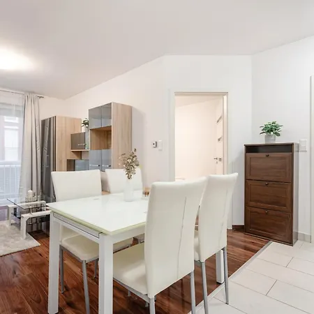 Viola Apartment - Free Parking And Balcony Boedapest Buitenkant foto